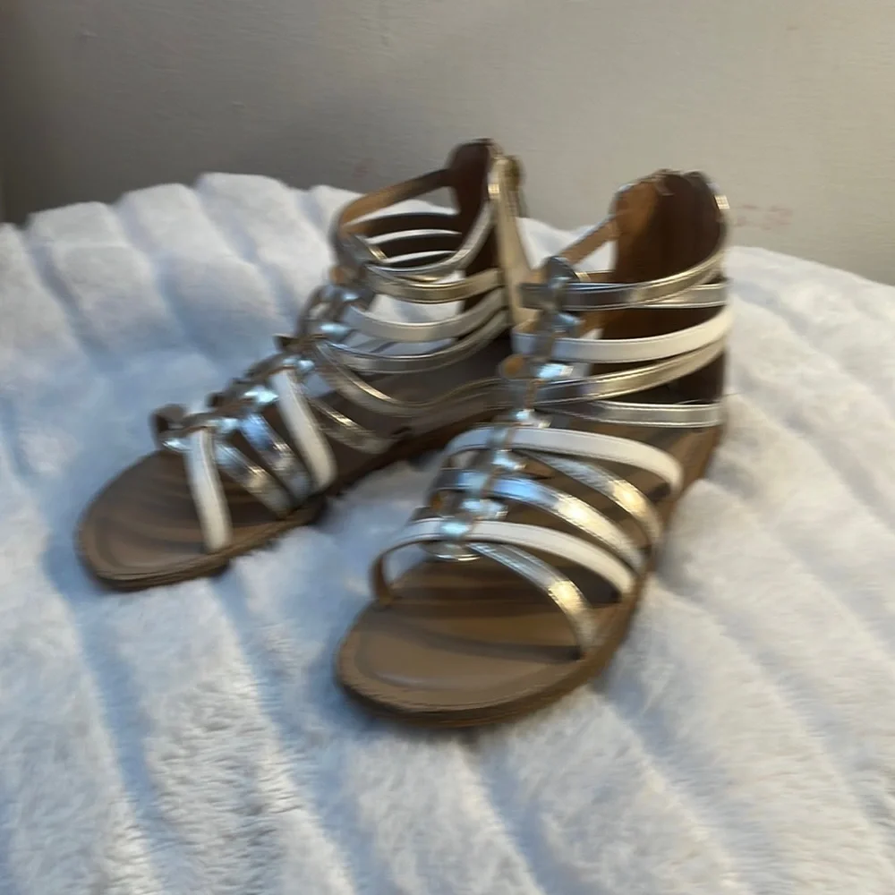 Tucker & Tate Marissa Gladiator Strapped Sandals (Girls) White and Gold. Size 2M